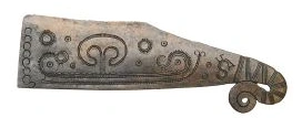 Photograph of the Honum bronze razor with engraved ornament and its complete surviving handle.