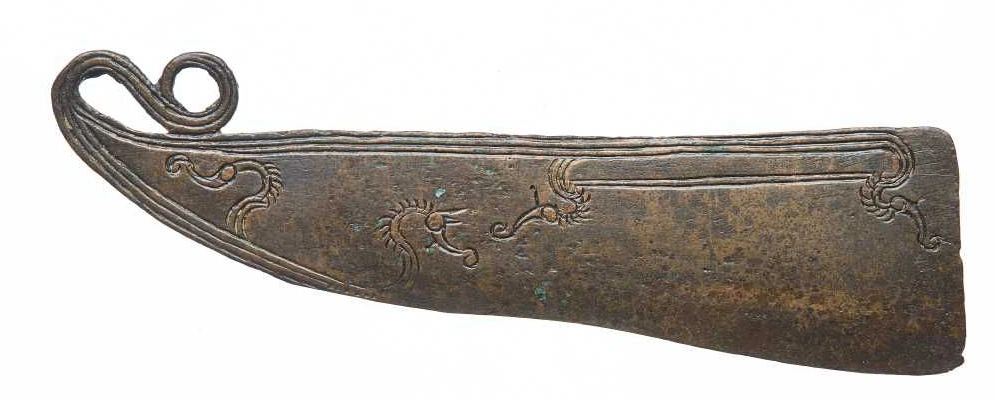 Photograph of the Thinghøj bronze razor with its surviving handle and cutting edge.
