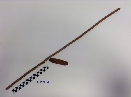 Kikuyu kiburuti with its pole rig, 1907–1929 — 'Bull-roarer from Kenya Colony' inked on the blade.