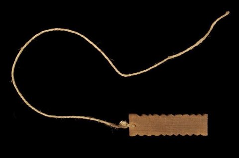 Rhombe facsimile after Louis Martin’s Saint-Hippolyte blade, Mucem 1976.30.1: a small tan rectangular blade with sawtooth notches along both long edges and a long attached cord.