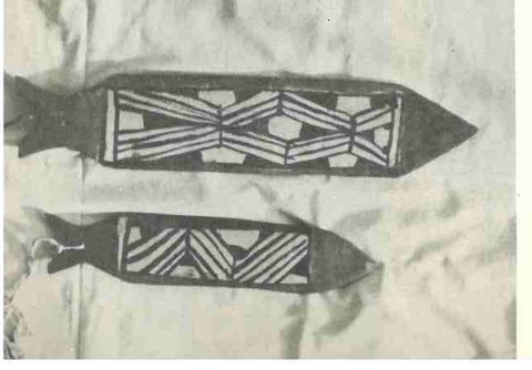 The uriwuri pair: the larger blade is female, the 'conductor'; the smaller is male, the 'conducted'.