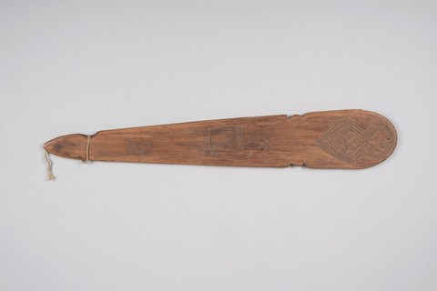 Incised Bulu Zauberholz from Sangmelima, Weltmuseum Wien 91302.