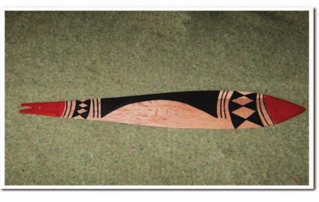 A modern Matapu board in fish form — red fish-mouth, the cord hole in its jaw — photographed during Braida's fieldwork.