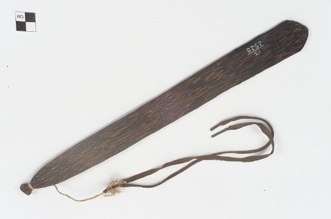 Representative—not this record’s object: Miskito blade from Río Coco, 1924.