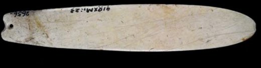 Xiaonanshan (Raohe) — 玉匕 91RXM1:23, end-pierced slat, forum plate 図版二 e