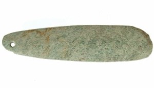 Yoshimine hera-shaped pendant (箆状垂飾) — polished stone, twelve centimetres, pierced once at the end