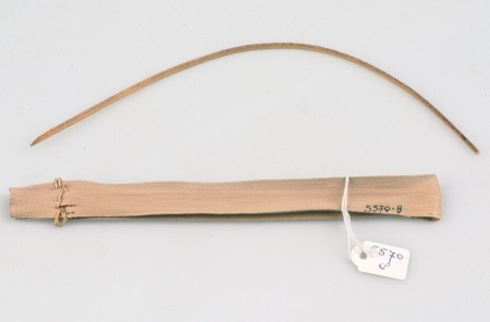 A curved cord and a folded strip of palm leaf or bark — a generic Southeast Asian stand-in, not the pine slat that the Yi/Nisu term 踏突 (ta tu)...