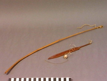 A Batak dengeng-dengeng from North Sumatra — a long cane switch paired with a small teardrop blade on its cord (Wereldmuseum RV-1680-1) — shown...