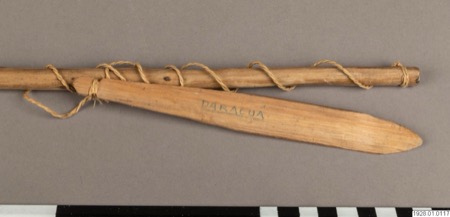 The Taracuá rig complete: blade inked 'DARACUA', cord, and its whip stick (SMVK 1928.01.0117).