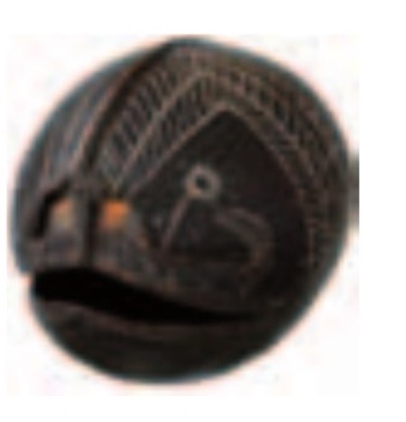 The round hollow rhombe V.821, barely nine centimetres tall.