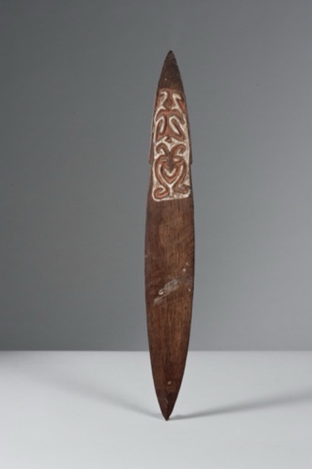 The Brussels blade 1976.027-01, its head motif filled with white.