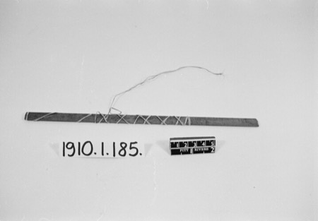 Kuba bull-roarer ‘KOINAMBULA’, Pitt Rivers Museum (acc. 1910.1.185).