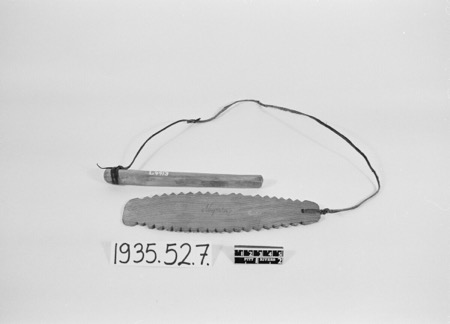 The East Greenland rig 1935.52.7: serrated blade, handle stick, and hide line.