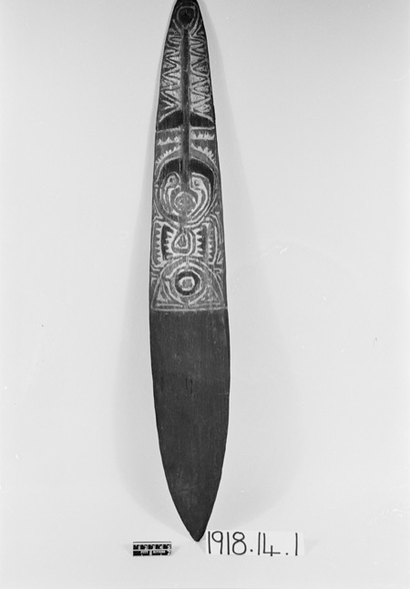 One of the Gulf boards: PRM 1918.14.1, its upper half carved with the ancestral figure.