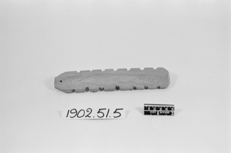Nottingham notched bullroarer with an incised leaf-like spine, Pitt Rivers Museum 1902.51.5.