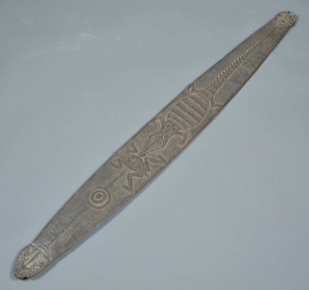 Palimbei monumental bullroarer, Berlin VI 48045, before 1912. Painted carving across the full 1.29-metre blade.