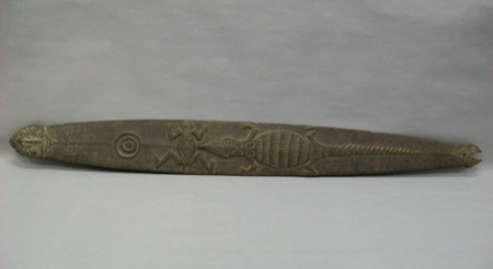 The complete carved face of Palimbei bullroarer VI 48045, from one staring terminal head to the other.