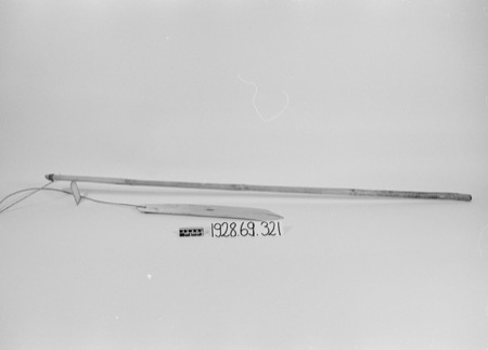 Sümi herumu tied by thick string to a long cane handle, Pitt Rivers Museum 1928.69.321.
