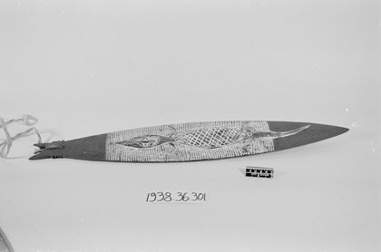 Second of Blackwood's trio: a crocodile stretched across the white cross-hatched field, notched teeth at the cord end (PRM 1938.36.301).