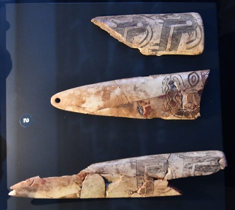 Three incised Pre-Pottery Neolithic bone plaques from the Göbekli/Körtik Tepe group, carved with schematic figures, circles, and zigzag bands —...